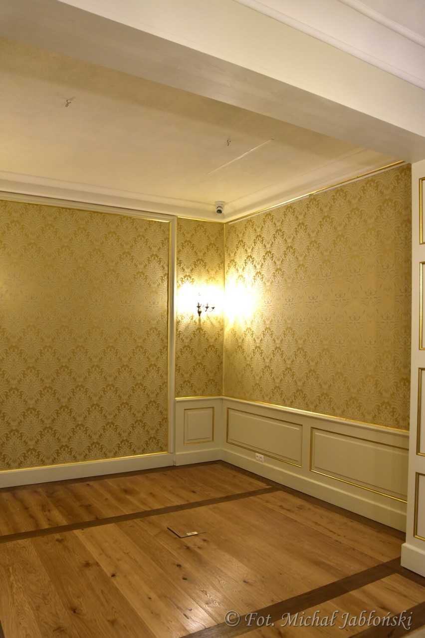 W galerii prezentujemy wnętrza królewskiego apartamentu, w tym sypialni