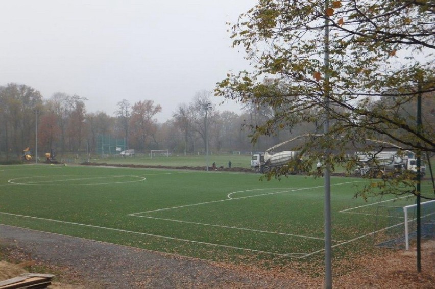 Trwa rewitalizacja stadionu miejskiego w Żarowie (ZDJĘCIA)