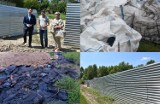 Nielegalne składowisko odpadów na granicy Kłokocina i Boguszowic. Co robią za wysokim metalowym płotem? ZDJĘCIA