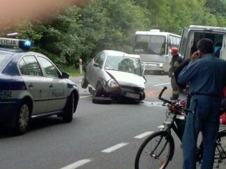 Uwaga! Utrudnienia na drodze po wypadku koło Bądzowa