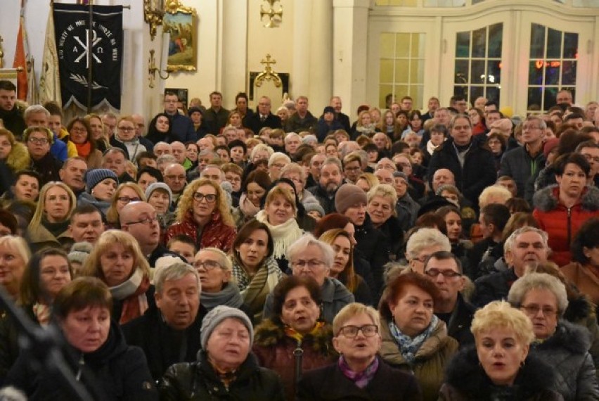 Kolędy i pastorałki na góralską nutę w Sanktuarium Matki Bożej Pocieszenia w Biechowie - Stanisław Karpiel-Bułecka z zespołem