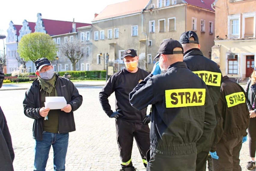 Samorządy Wschowy Sławy i Szlichtyngowej rozdają mieszkańcom darmowe maseczki [ZDJĘCIA]