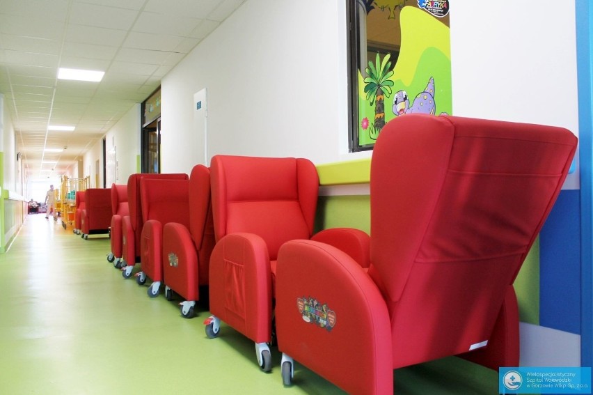 15 nowych rozkładanych foteli dla rodziców i opiekunów...