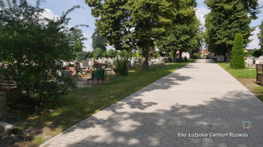 Lubań: Na cmentarzu alejki jak nowe