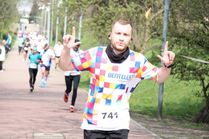 Półmaraton Dąbrowski 2019: emocje na trasie i spory wysiłek,...