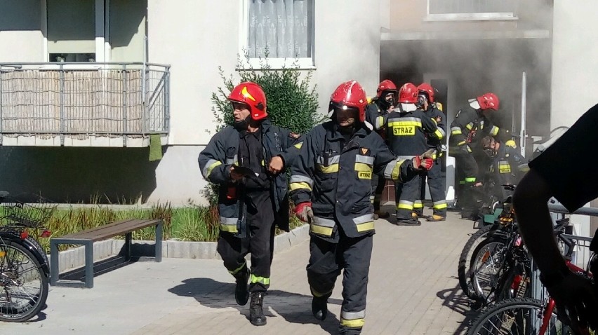 Pożar bloku mieszkalnego przy Śmiechowskiej w Wejherowie, 7 osób w szpitalu [ZDJECIA]