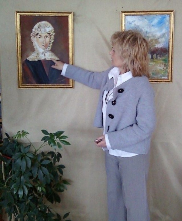 Alina Miętkiewicz przy swoim obrazie