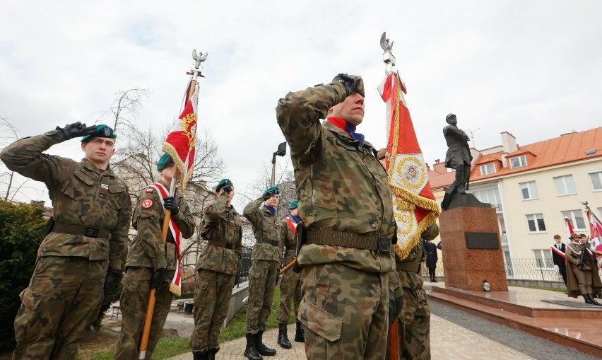 Uroczyste obchody rocznicy bohaterskiej śmierci płk. Leopolda Lisa Kuli na Placu Farnym w Rzeszowie [ZDJĘCIA]