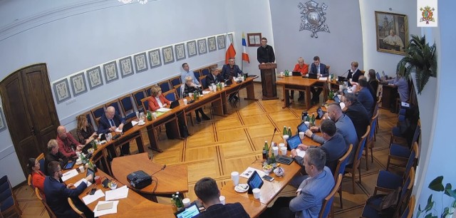 W  środę (23.11.2022) na sesji Rady Miejskiej w Wadowicach zapadła decyzja o podniesieniu podatków na 2023 rok