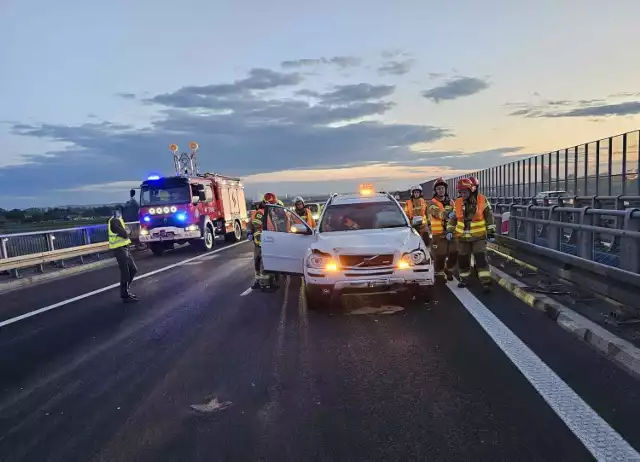 Wypadek wydarzył się na autostradowej obwodnicy Tarnowa, za MOP-em Komorów