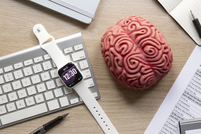 Jak zmiana czasu wpływa na pracę mózgu?