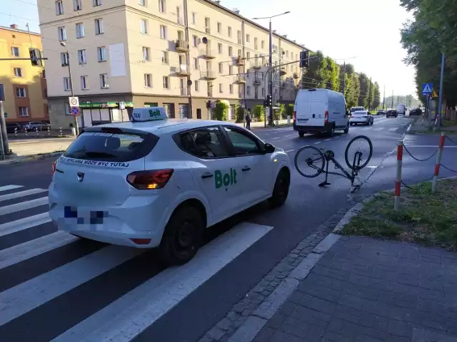 Potrącenie rowerzystki na Rakowie. Bolt wjechał w nią na pasach