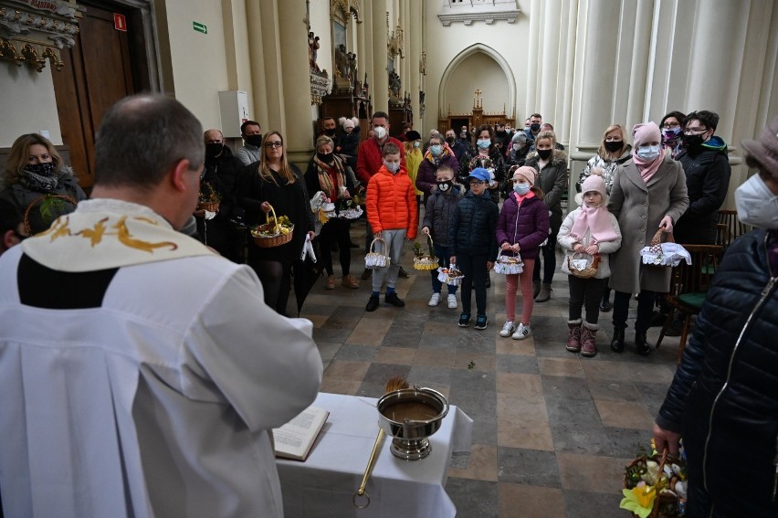 Wielka Sobota w Parafii pod wezwaniem Podwyższenia Krzyża Świętego w Kielcach (ZDJĘCIA)