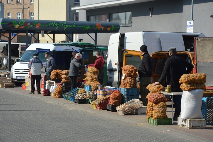 Koronawirus w Polsce. Ograniczenia liczby ludzi w sklepach, wyjście z domu tylko pojedynczo