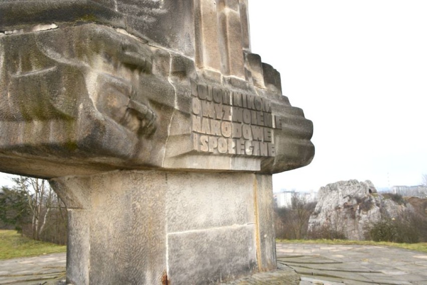 Dekomunizacja nastąpi szybciej. Co się stanie z pomnikami takimi jak ten na Kadzielni w Kielcach?