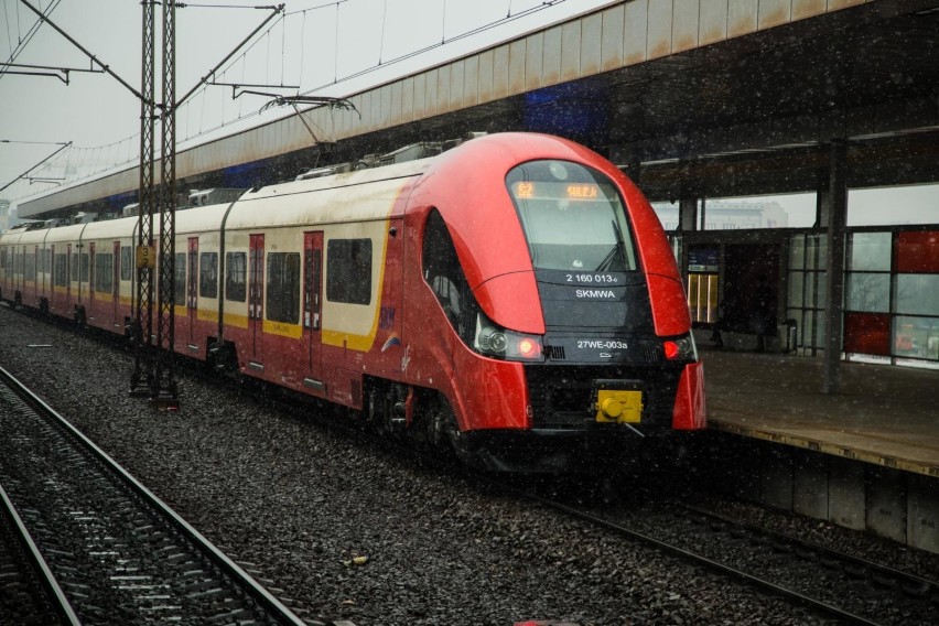 Awaria SKM w Warszawie. Odwołane pociągi i utrudnienia w ruchu od rana