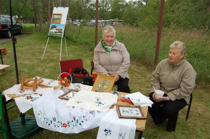 Chmielno. XI Jarmark Folklorystyczny pod znakiem chłodu i przelotnych deszczów