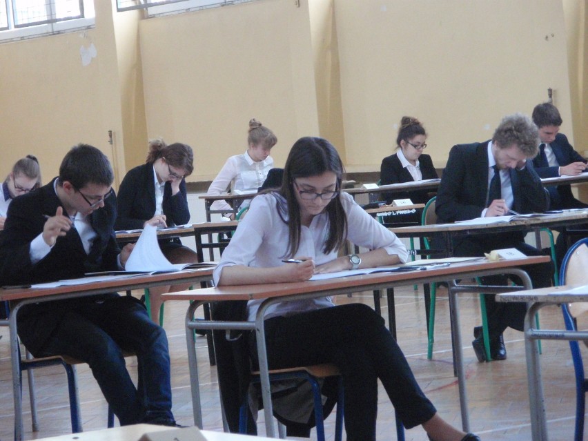 Trzeci dzień, trzeci egzamin - dziś maturzyści zmierzą się z językiem obcym