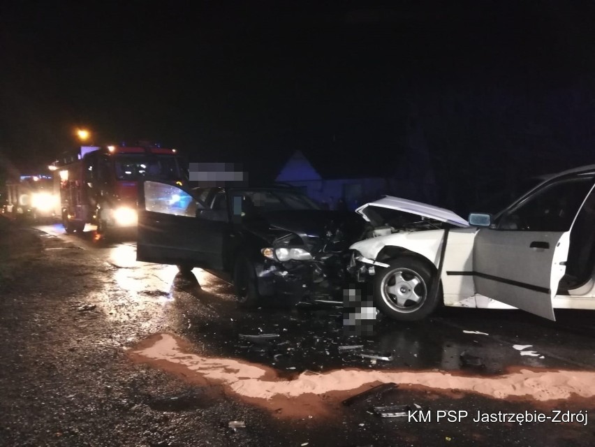 Wypadek w Jastrzębiu! Cztery osoby ranne w czołowym...