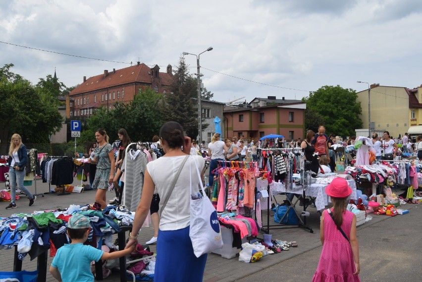 Na targowisku w Kościerzynie odbyła się Giełda Mam. Można było kupić wszystko dla dzieci i nie tylko [ZDJĘCIA]