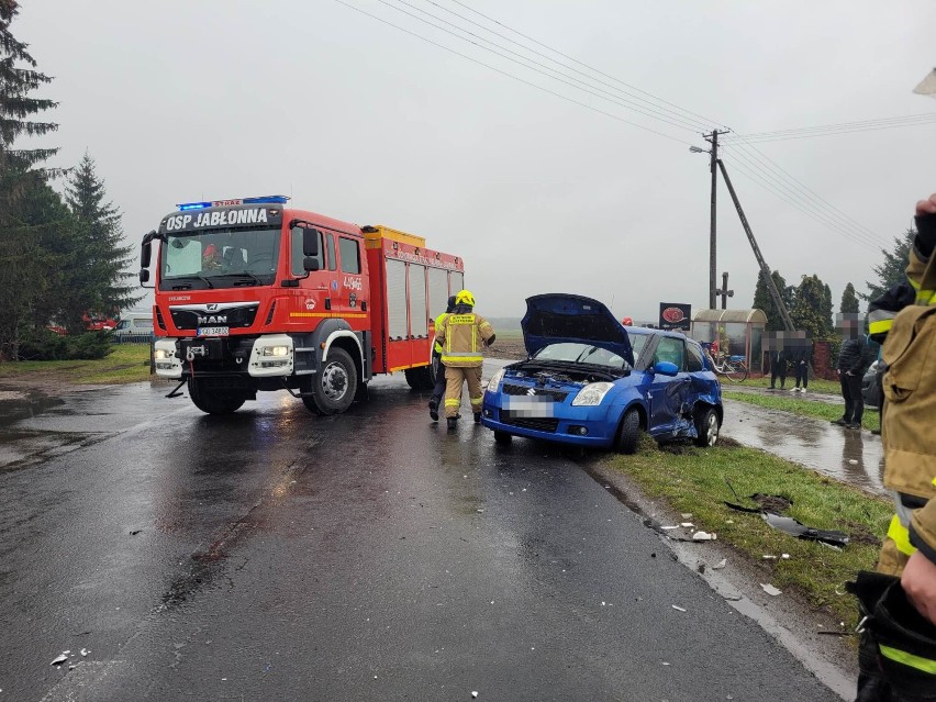 Dwa pojazdy zderzyły się w Wiosce. Policjanci apelują o ostrożność