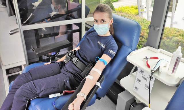 W akcji krwiodawstwa w Olkuszu wzięło udział 31 osób; policjantów i mieszkańców "Srebrnego Miasta".