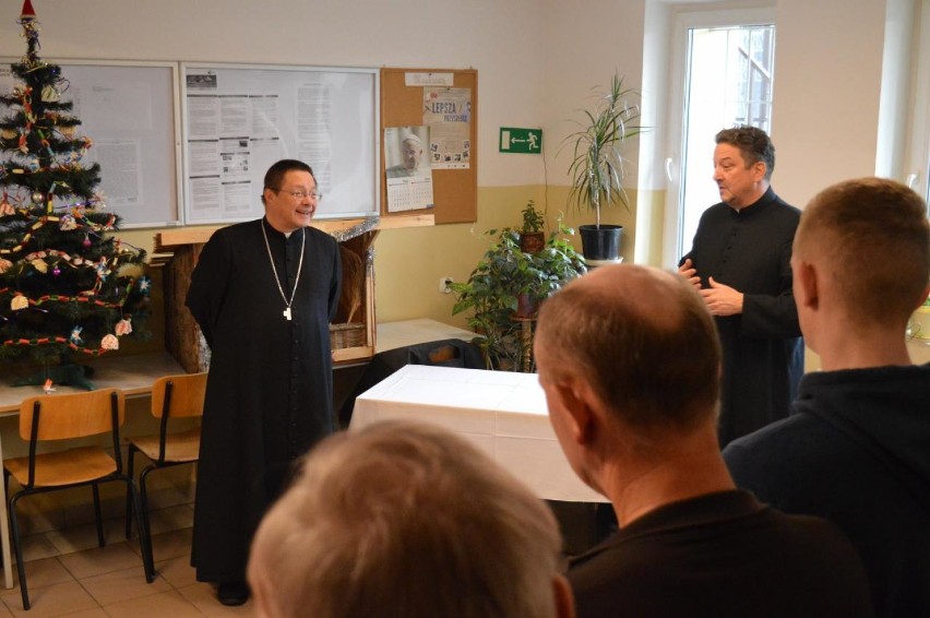Arcybiskup Grzegorz Ryś odwiedził skazanych odbywających...