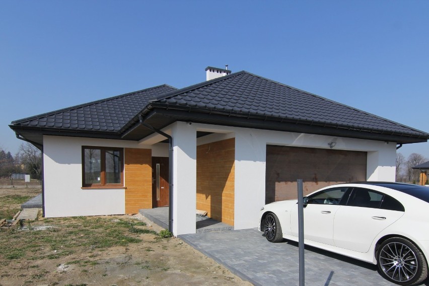 Nowy, wolnostojący dom w Wieluniu

Cena:  720 000 zł.