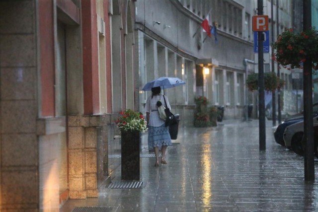 W środę, 1 czerwca, w Bydgoszczy i powiecie bydgoskim spodziewane są burze, którym towarzyszyć będą opady deszczu oraz porywisty wiatr.