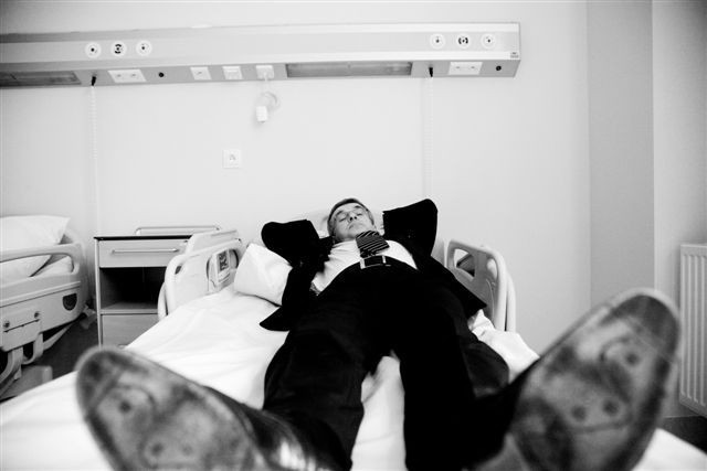 Wiceminister zdrowia sprawdził, jak wygodne są szpitalne łóżka