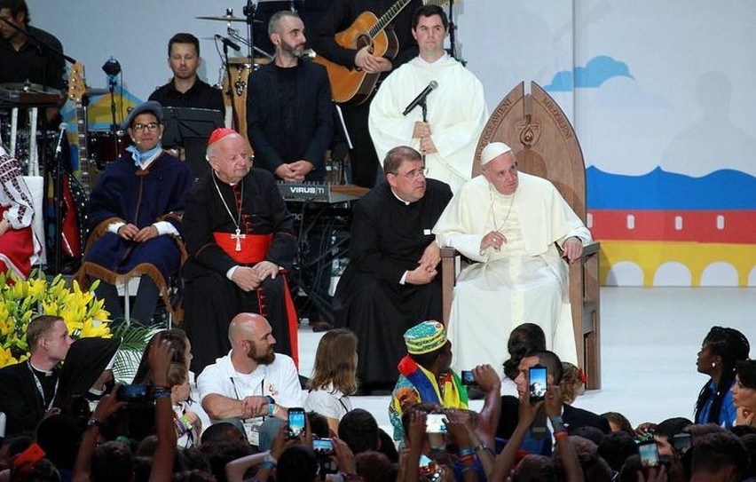 Fotel, na którym siedział papież Franciszek podczas...
