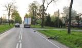 Augustowo. Groźny wypadek na drodze krajowej. Kierowca ciężarówki potrącił rowerzystkę, 55-latka trafiła do szpitala