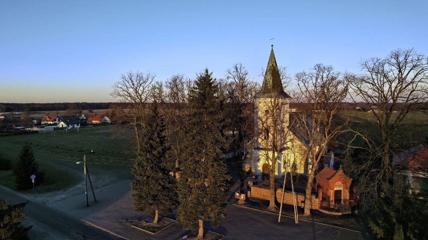 Piękna panorama Kościoła w Pruścach z lotu ptaka [ZDJĘCIA]