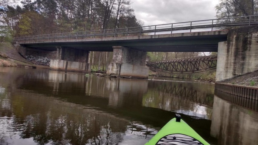 Wiosenny spływ rzeką Gwdą od mostu nieopodal Jastrowia do Ptuszy