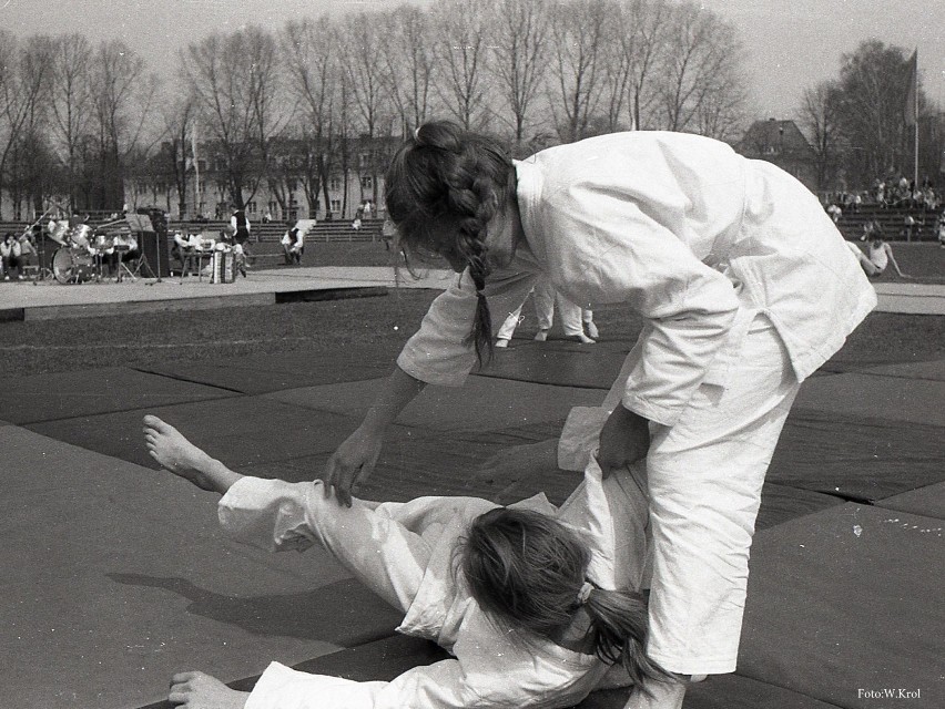 Pokaz judo na stadionie w Szczecinku, rok 1989