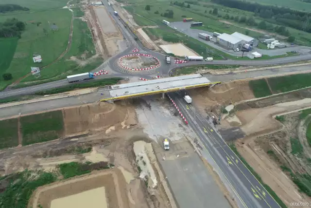 Budowa autostrady A1 w okolicach Radomska. Najnowsze zdjęcia z placu budowy