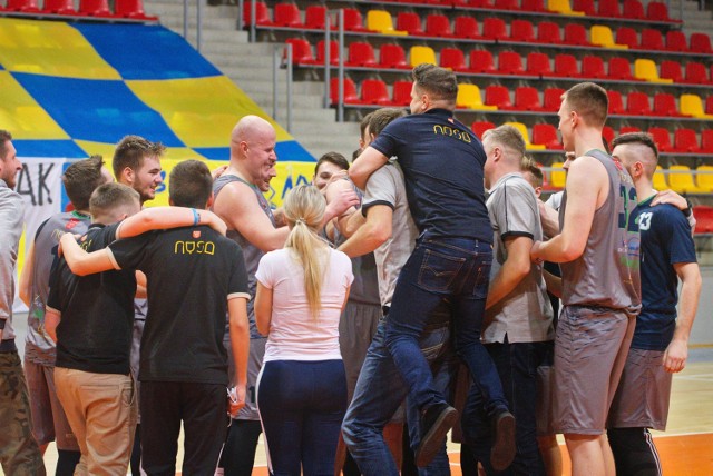 IgnerHome AZS Basket Nysa górą w ligowym spotkani z Międzychodem