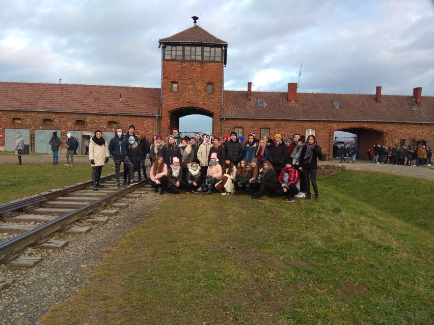 Uczniowie z Sieradza odwiedzili Auschwitz Birkenau i Kraków