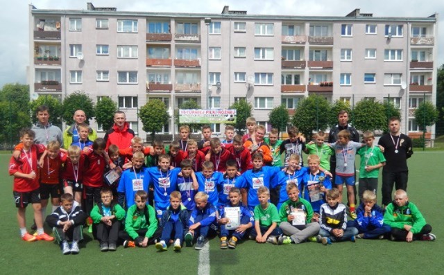 Powiatowa Liga Piłki Nożnej Szkół Podstawowych - zdjęcia z finałowego turnieju klas IV i młodszych