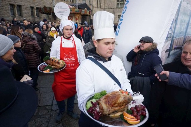 W ubiegłym roku na Imieninach Ulicy Święty Marcin obok rogali świętomarcińskich królowała gęsina