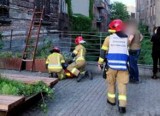 Katowice. Strażniczki miejskie uratowały mężczyznę, który wskoczył do Rawy. Mężczyzna trafił do szpitala