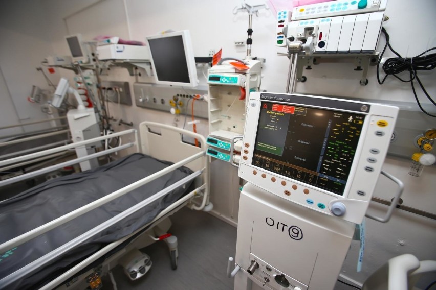 W szpitalu w Zgierzu zmarło 6 osób zakażonych koronawirusem....