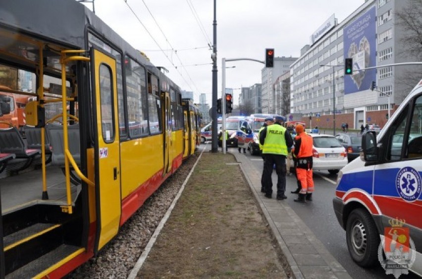 Zderzenie tramwajów na Woli. Linie 10 i 11 skierowane na...