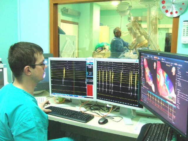 W marcu na oddziale kardiologii inwazyjnej w Ostrowcu po raz pierwszy w województwie świętokrzyskim wykonano zabiegi leczenia arytmii serca najnowocześniejszą metodą trójwymiarowego mapowania, którą stosują tylko cztery ośrodki w Polsce.