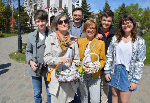 Święcenie pokarmów w Piotrkowie, WIELKANOC 2019. Piotrkowianie z koszyczkami