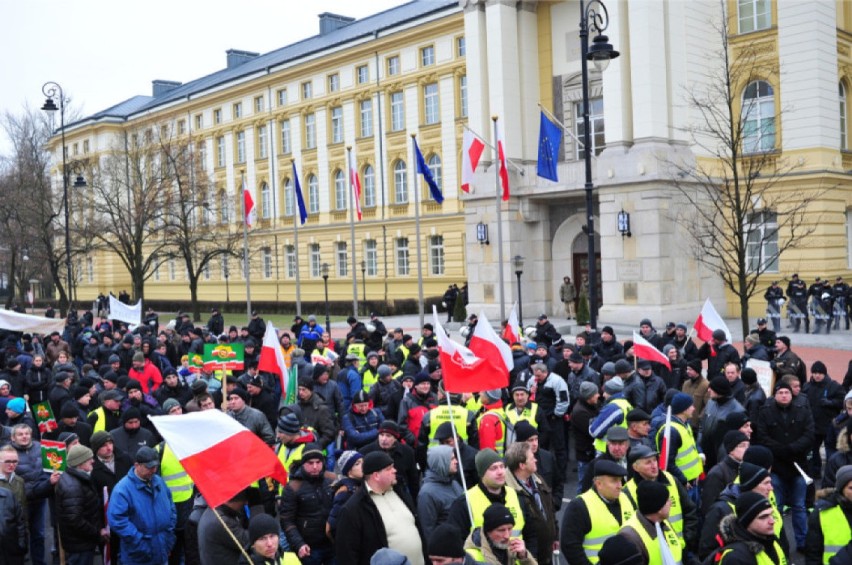 Utrudnienia w weekend w Warszawie: protesty, bieg i rowerowa...