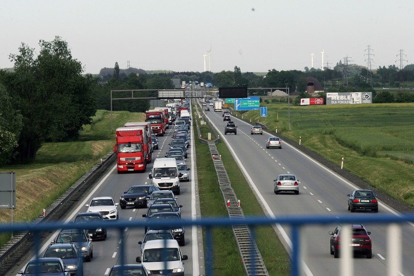 A4 stoi w korkach. Będą remonty i płot. A kiedy trzeci pas?