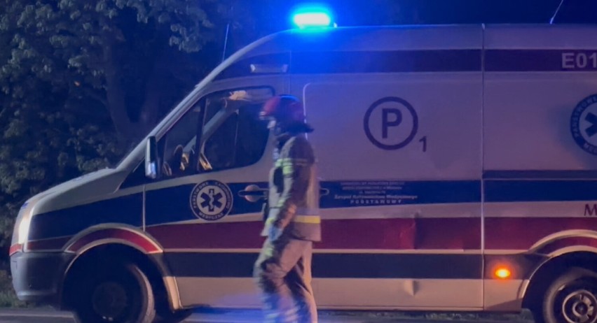 Wypadek na wjeździe do Wielunia.Kierowca hyundaia uderzył w dwa zaparkowane mercedesy