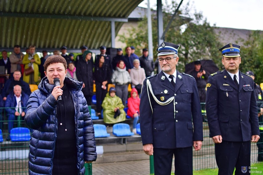 Rywalizowali w strugach deszczu. To były Powiatowe Zawody Sportowo - Pożarniczej OSP w Wierzbicy. Zobacz zdjęcia