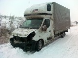 Wypadek w Goryszewie. Dostawczy renault staranował dwie osobówki [ZDJĘCIA]